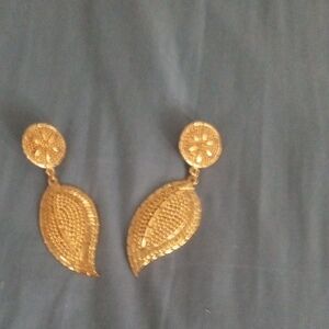 Elegant Gold Leaf Drop Earrings